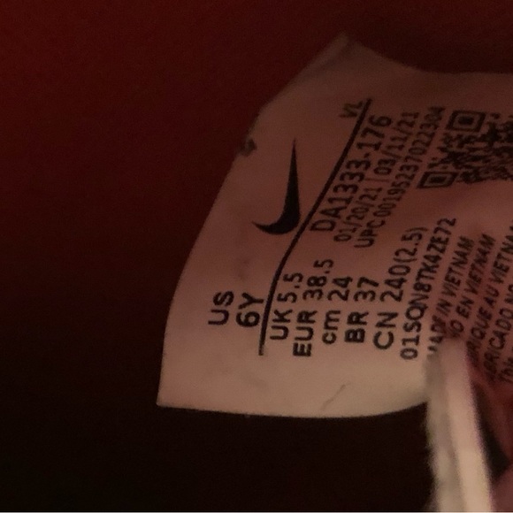 Nike Junior Tiempo Soccer Cleats - Picture 7 of 9